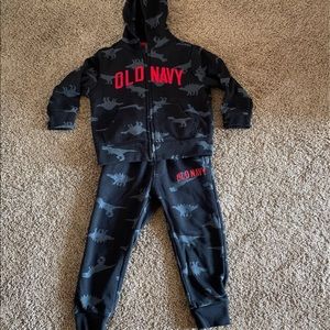 Toddler boys size 2t old navy sweatsuit
